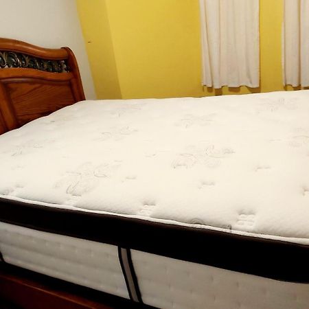 Lovely Comfy Home Private Bath In Central YYC المظهر الخارجي الصورة