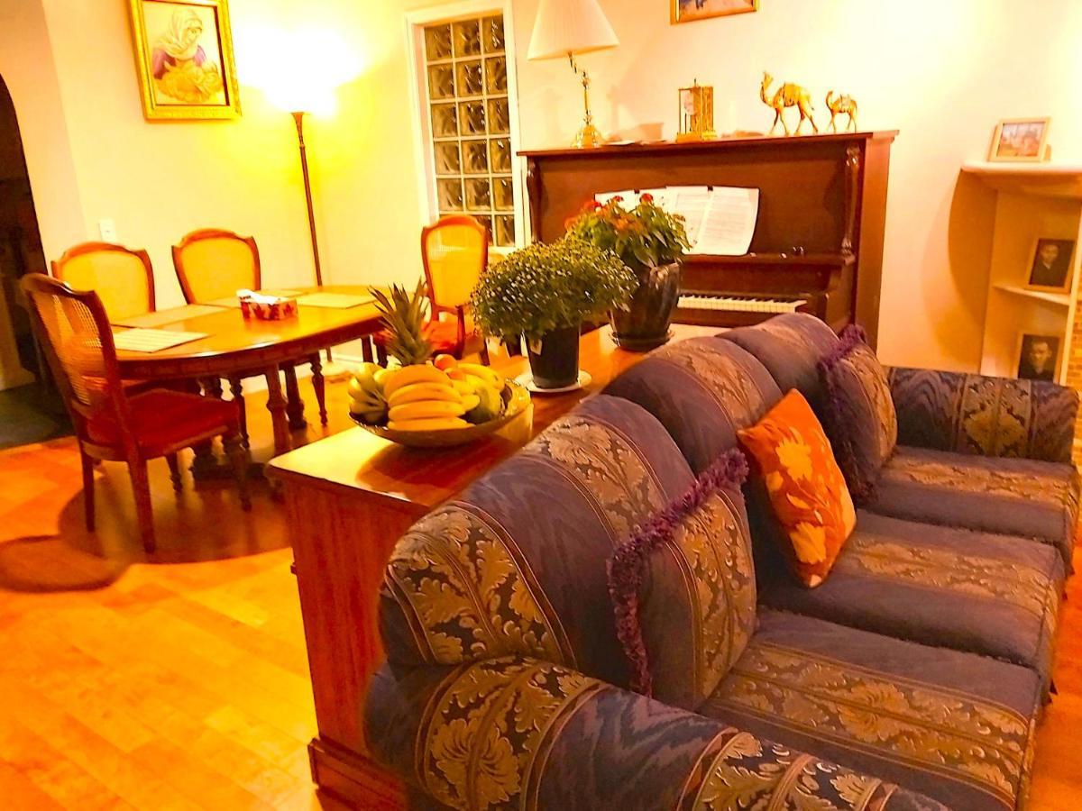 Lovely Comfy Home Private Bath In Central YYC المظهر الخارجي الصورة