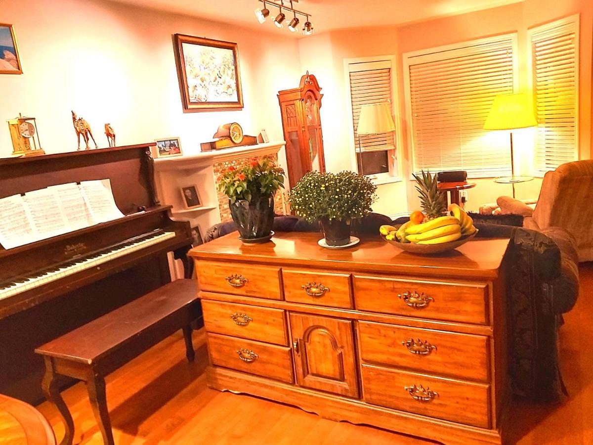 Lovely Comfy Home Private Bath In Central YYC المظهر الخارجي الصورة
