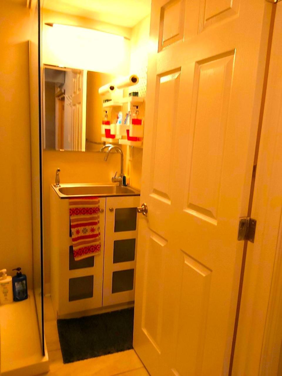 Lovely Comfy Home Private Bath In Central YYC المظهر الخارجي الصورة