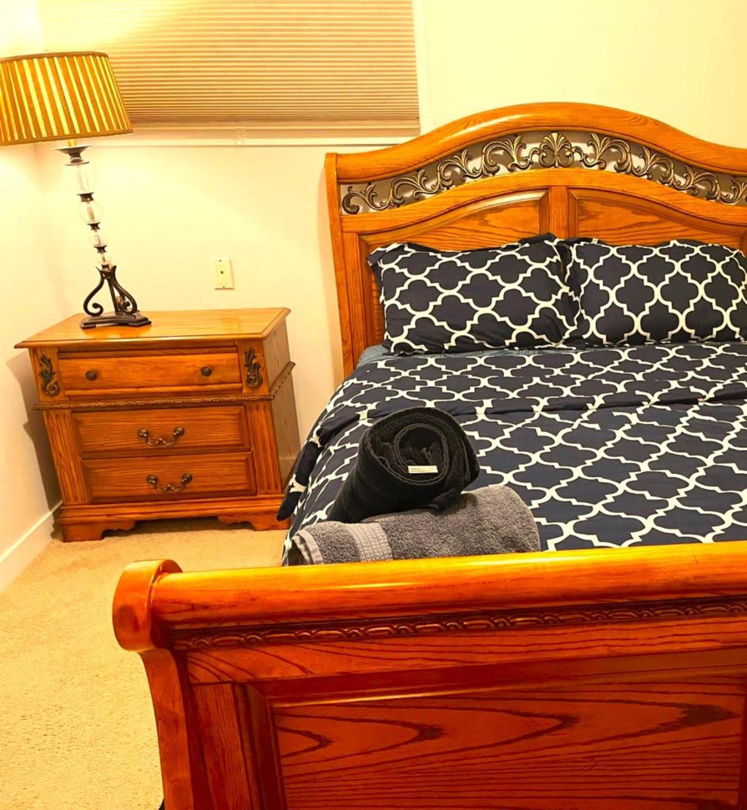 Lovely Comfy Home Private Bath In Central YYC المظهر الخارجي الصورة