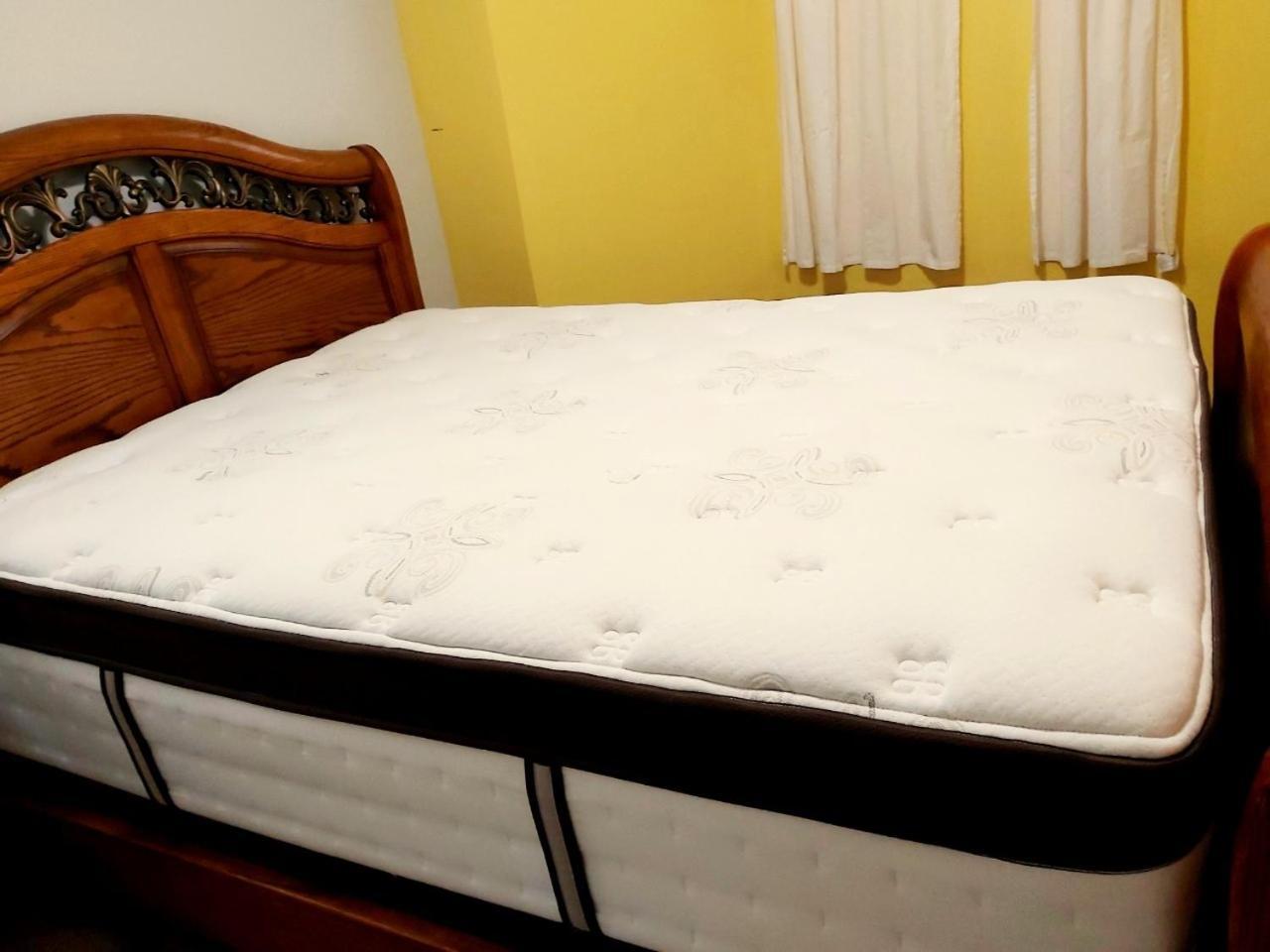 Lovely Comfy Home Private Bath In Central YYC المظهر الخارجي الصورة