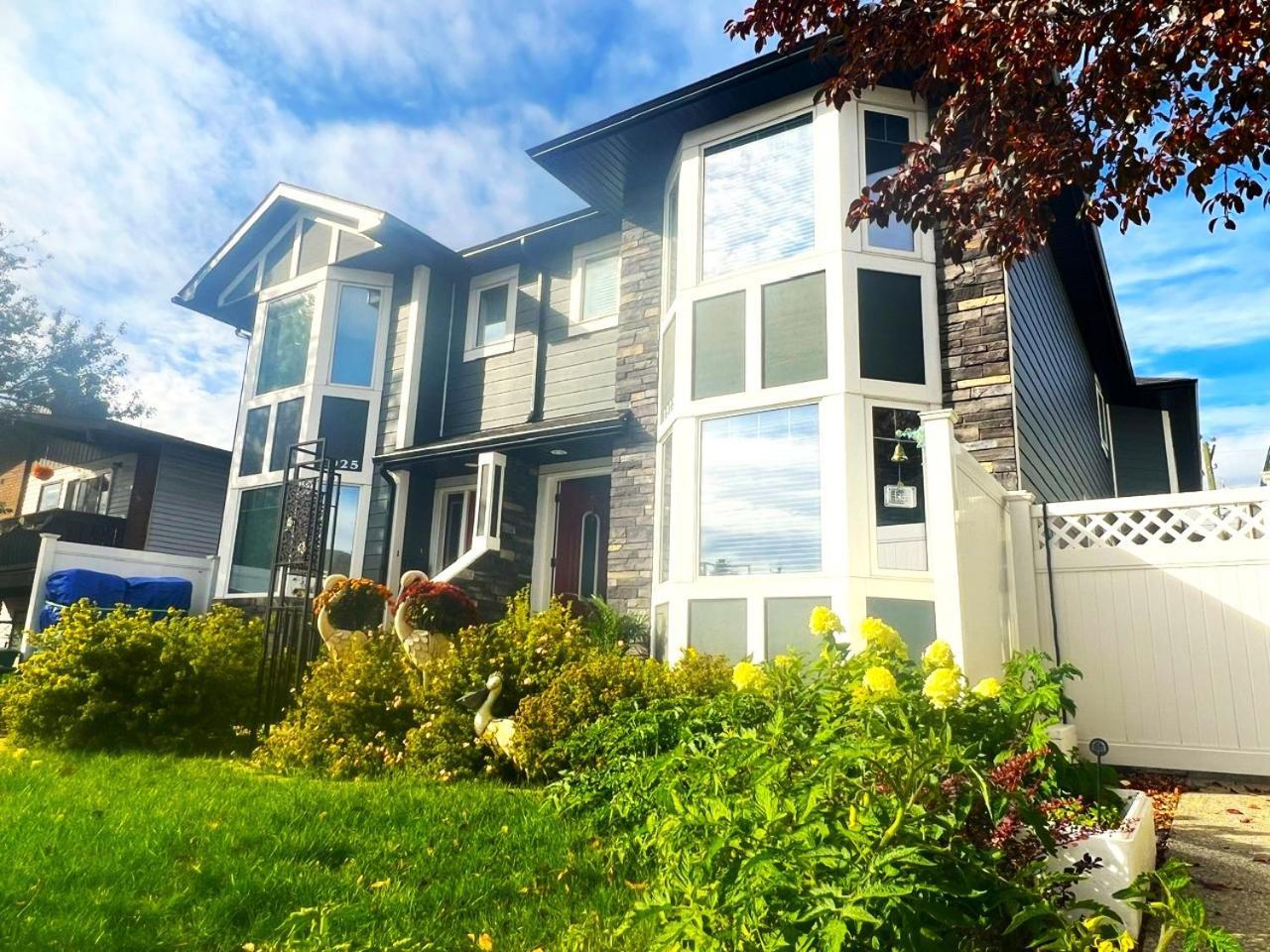 Lovely Comfy Home Private Bath In Central YYC المظهر الخارجي الصورة